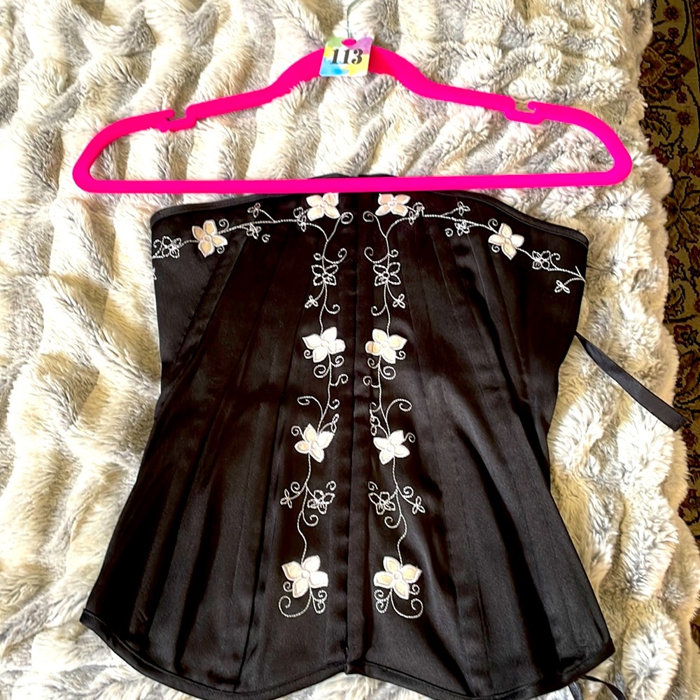 113 Black and white Bustier